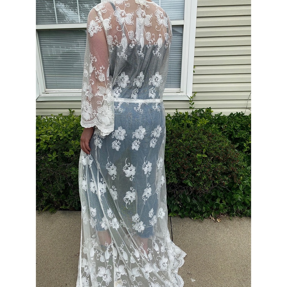 Lace Formal Robe - Picture 2 of 4